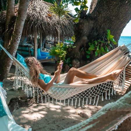Cili Emas Oceanside Resort Теджакула Екстериор снимка