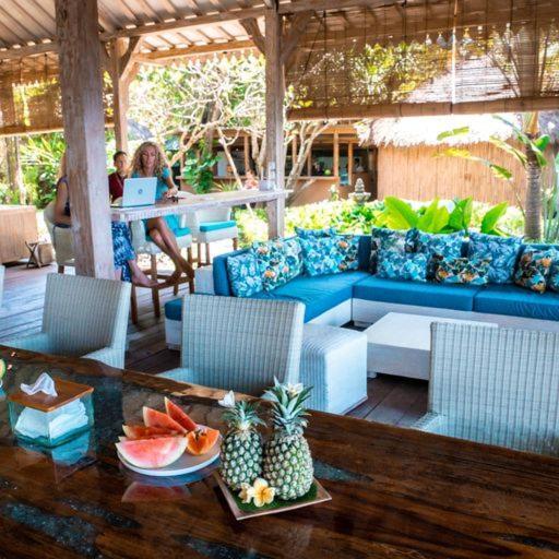 Cili Emas Oceanside Resort Теджакула Екстериор снимка