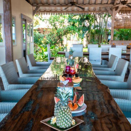 Cili Emas Oceanside Resort Теджакула Екстериор снимка