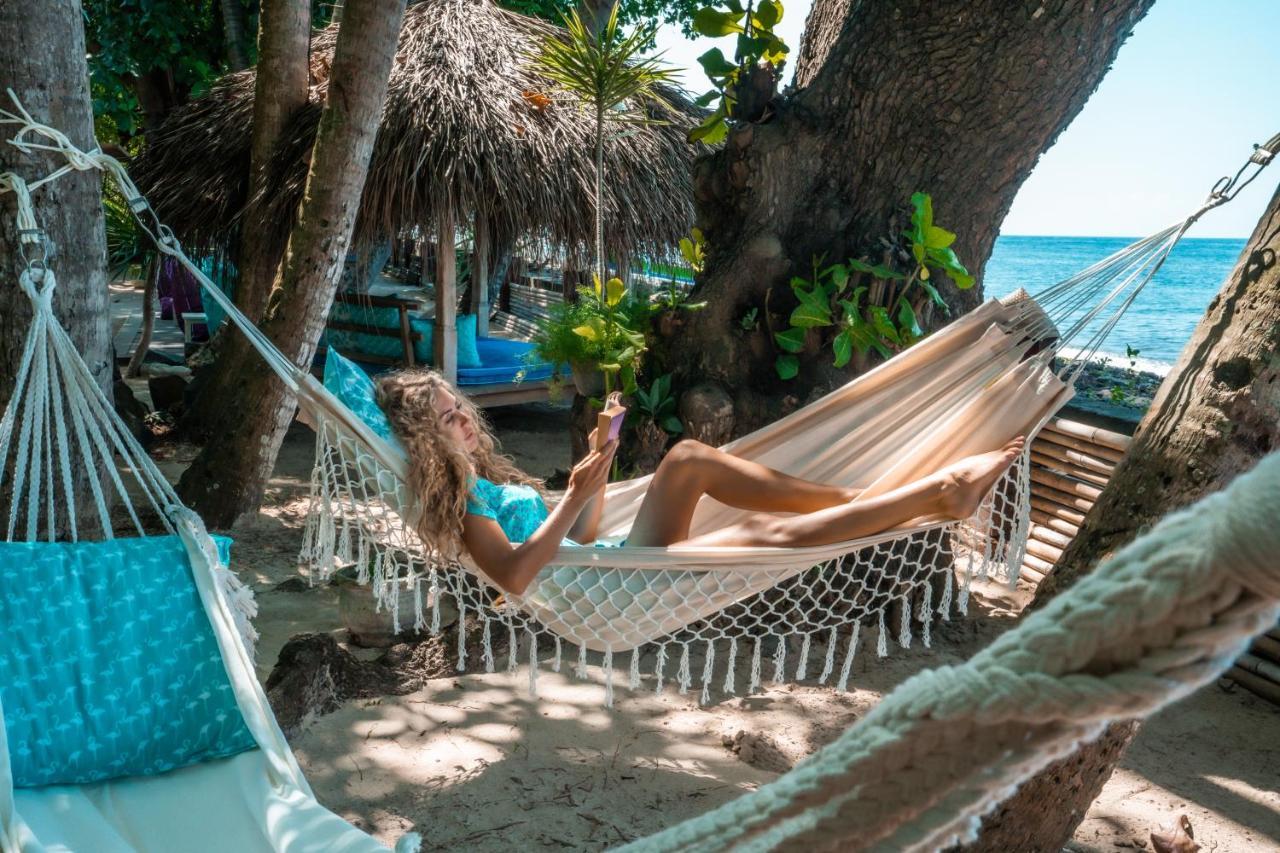 Cili Emas Oceanside Resort Теджакула Екстериор снимка