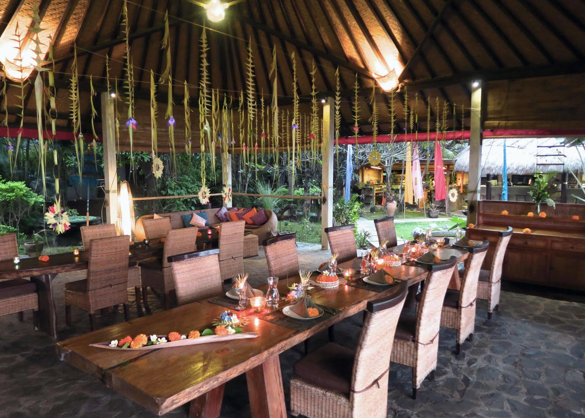 Cili Emas Oceanside Resort Теджакула Екстериор снимка