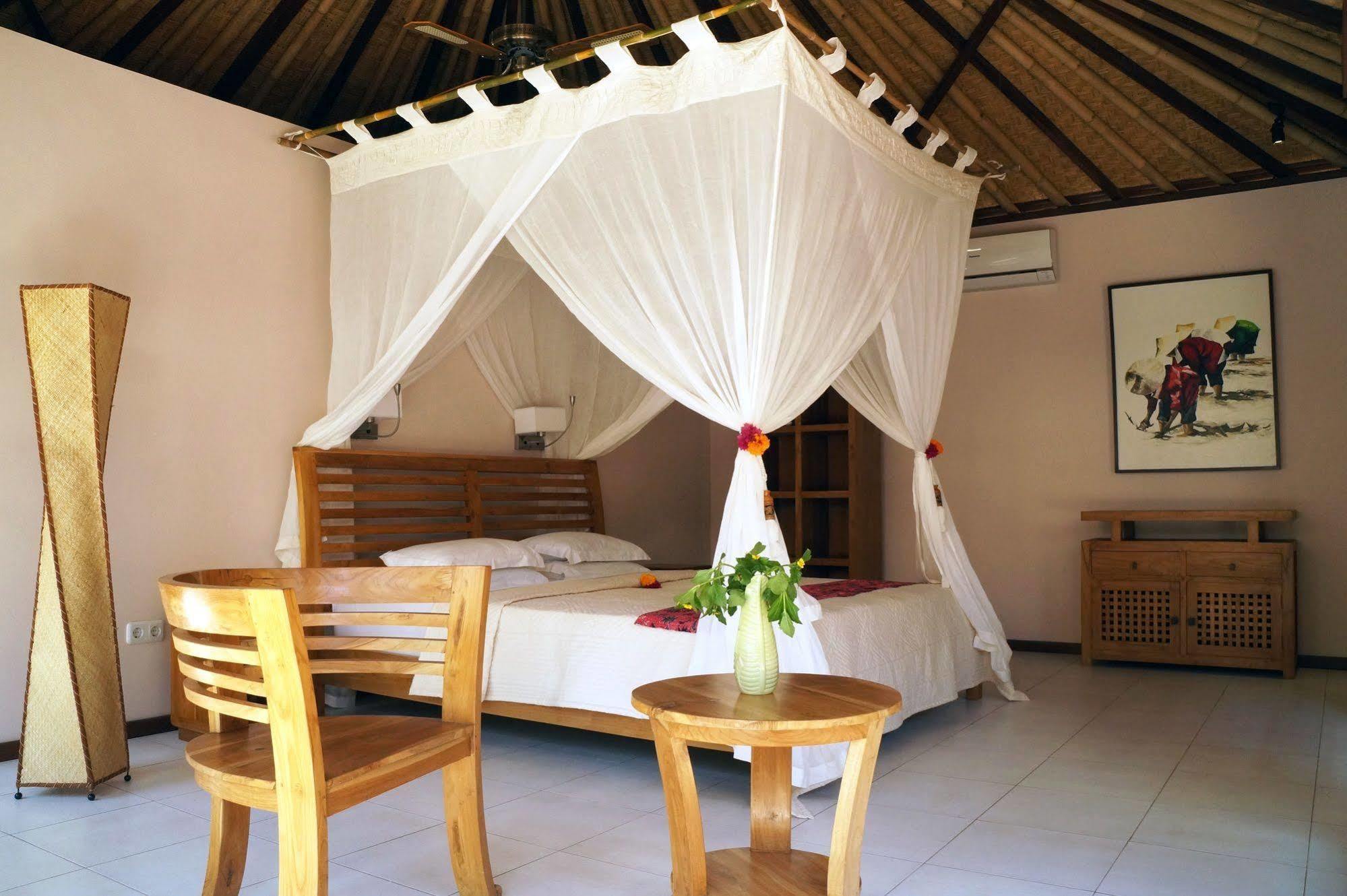Cili Emas Oceanside Resort Теджакула Екстериор снимка
