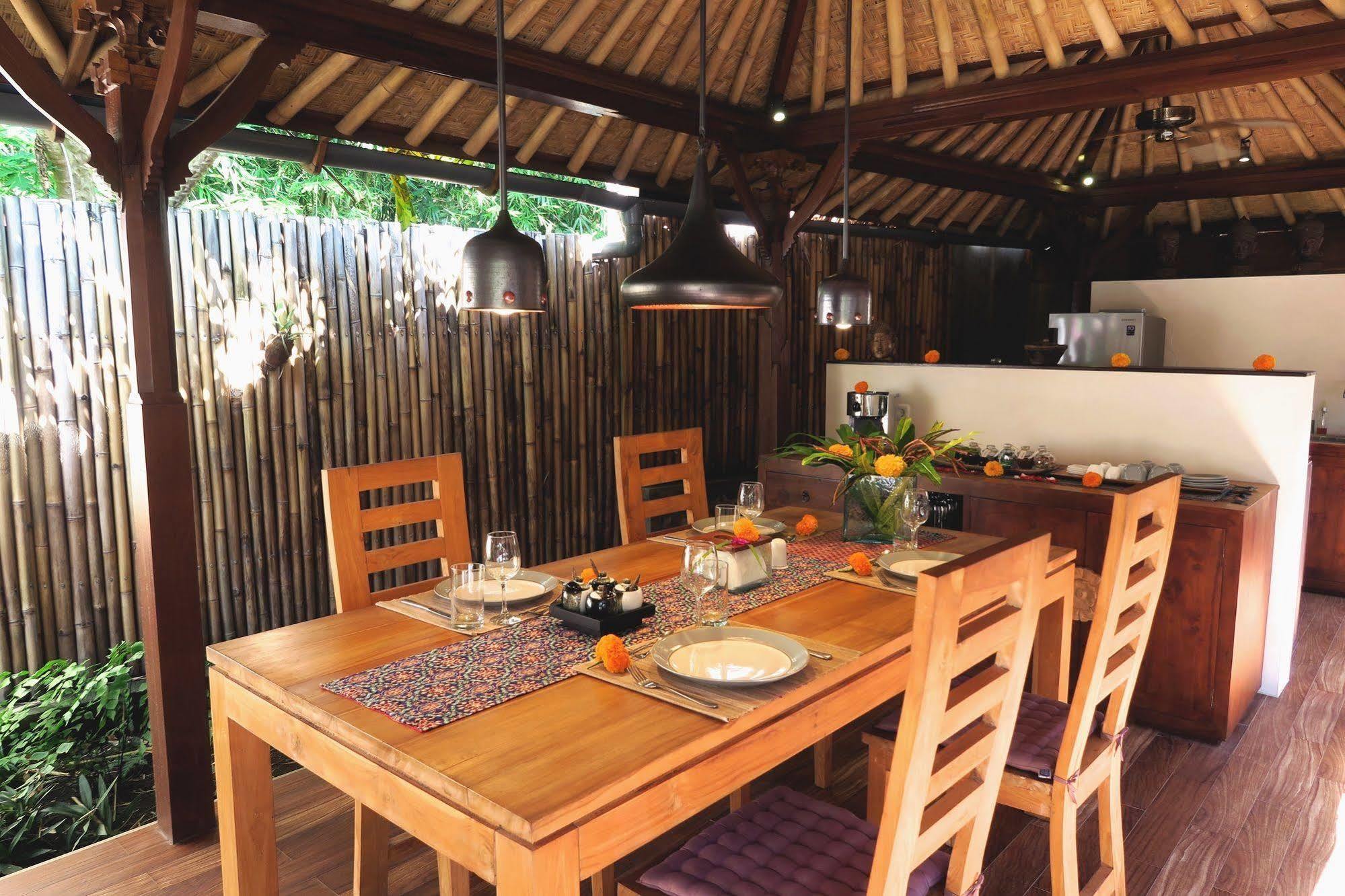 Cili Emas Oceanside Resort Теджакула Екстериор снимка