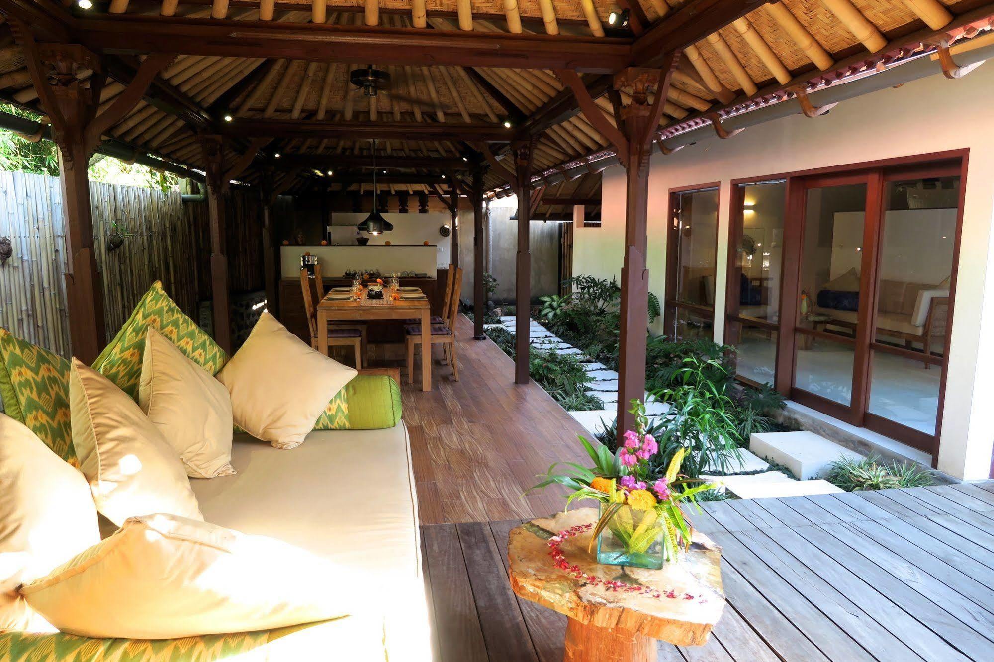 Cili Emas Oceanside Resort Теджакула Екстериор снимка