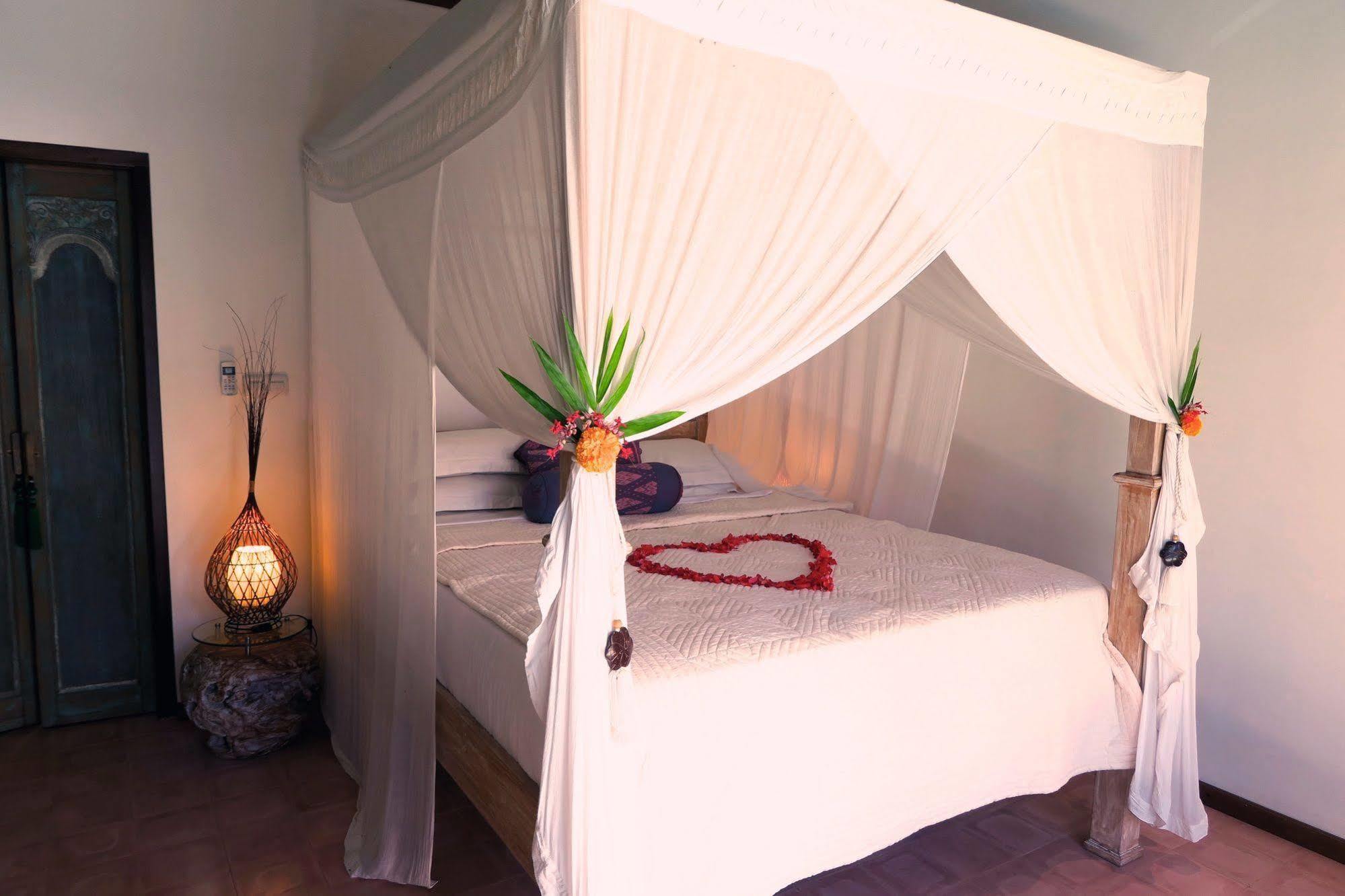 Cili Emas Oceanside Resort Теджакула Екстериор снимка
